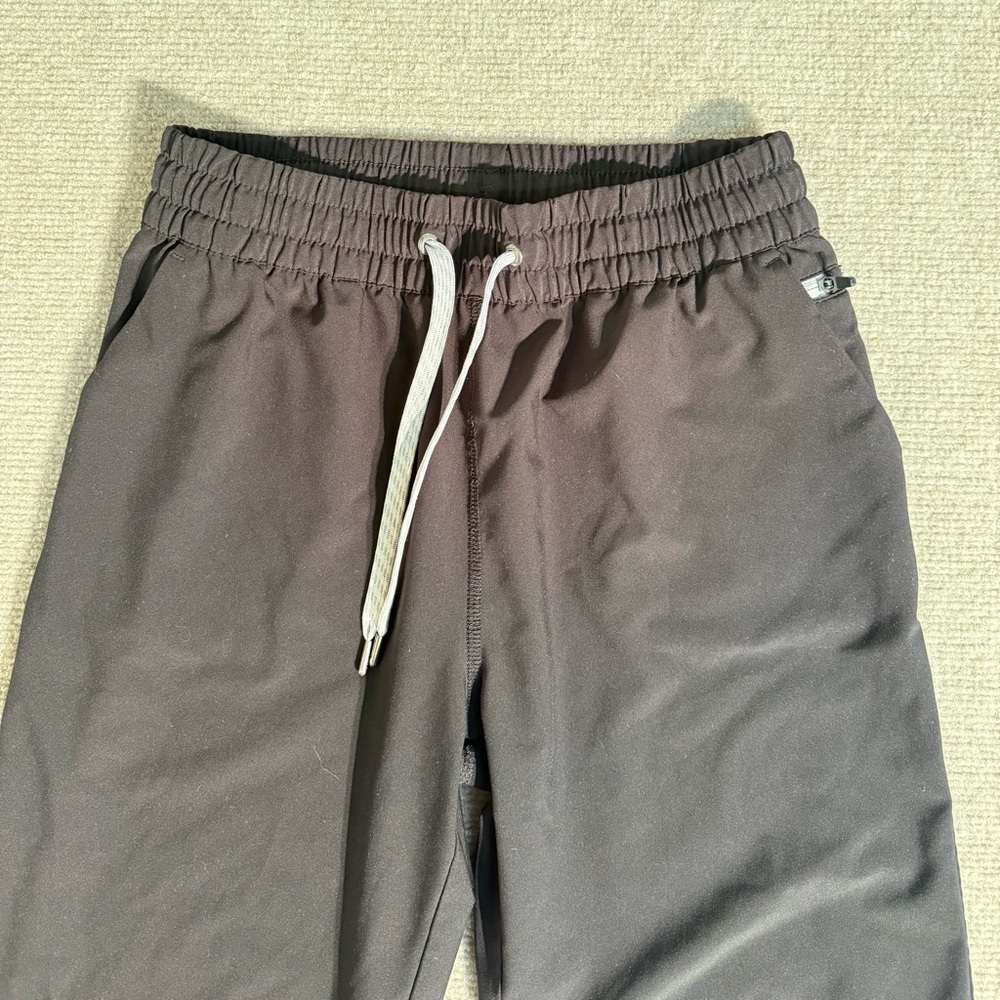 Vuori Black Weekend Jogger – Women’s Small – Lightweight Athleisure Gym Pants - Picture 4 of 8